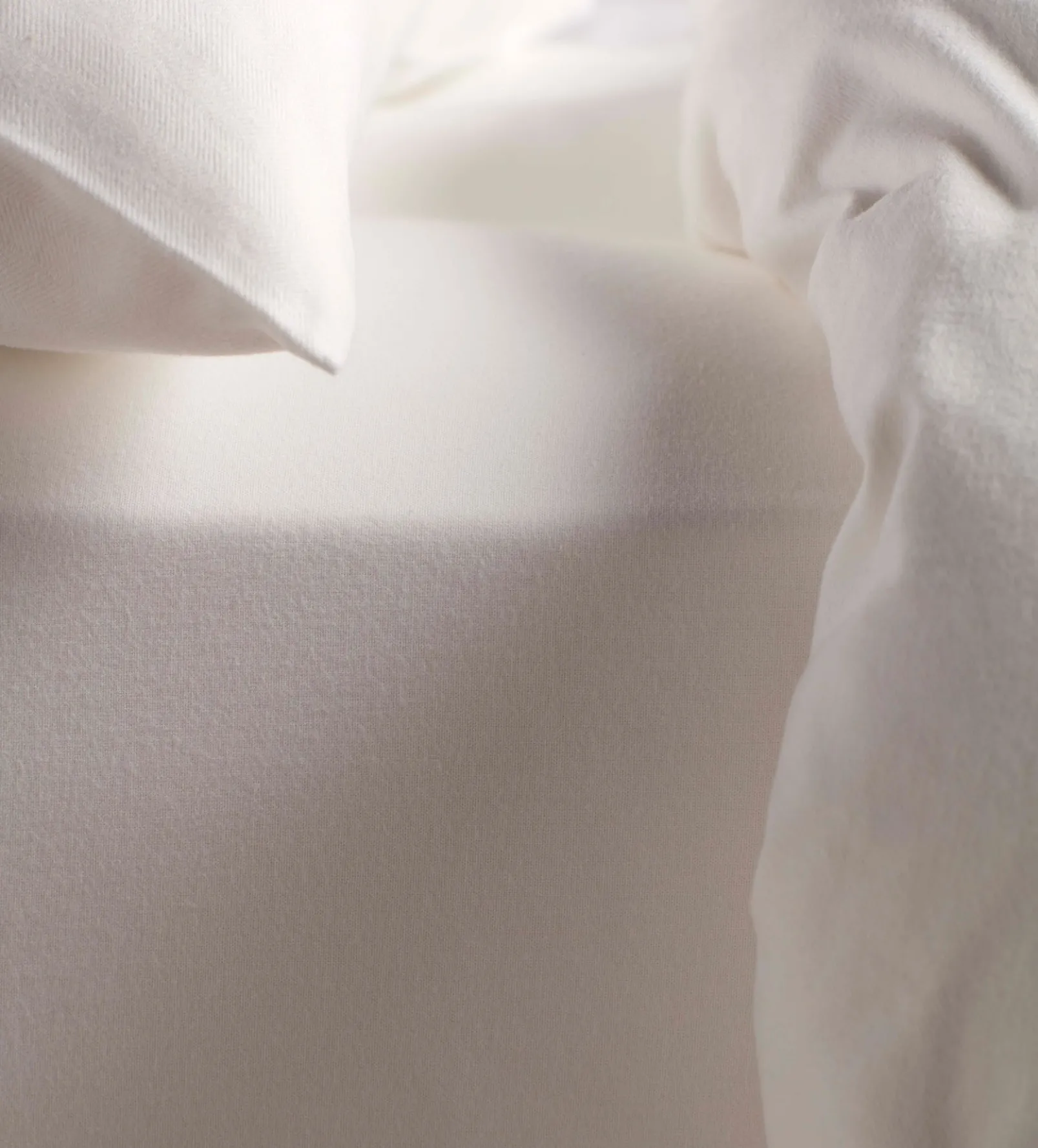 White Brushed 100% Organic Cotton Fitted Sheet
